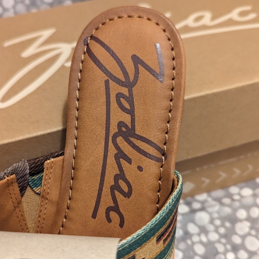 NWT Zodiac Brown and Green Sandals with Southwestern Flair SIZE 7 - Picture 4 of 4